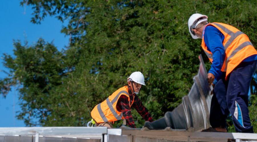 Professional gutter cleaning in Brookfield, WI